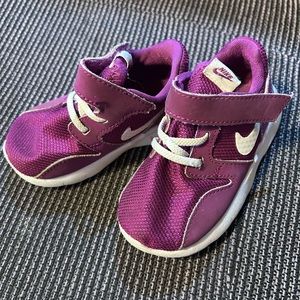 Baby Nike. like new